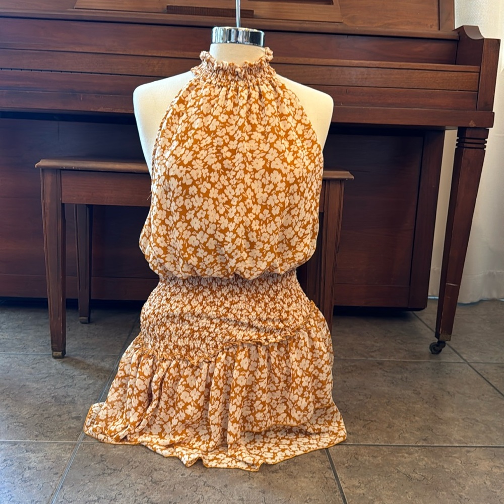 Just horseshoe in dress. Orange dress white flower pattern